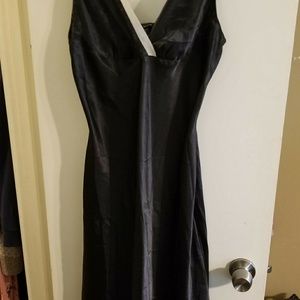 Jones New York black night gown